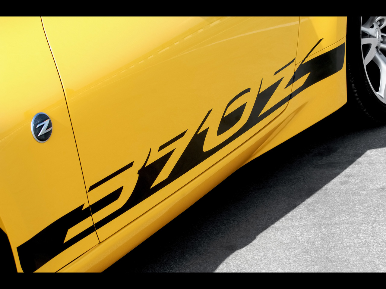 2010 Nissan 370Z Yellow
