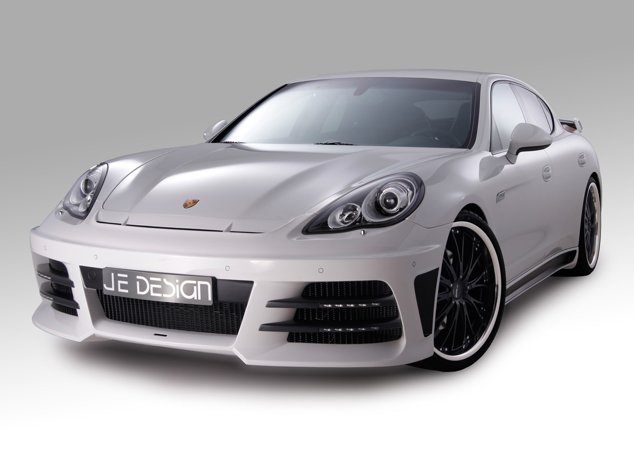 2012 JE Design Porsche Panamera